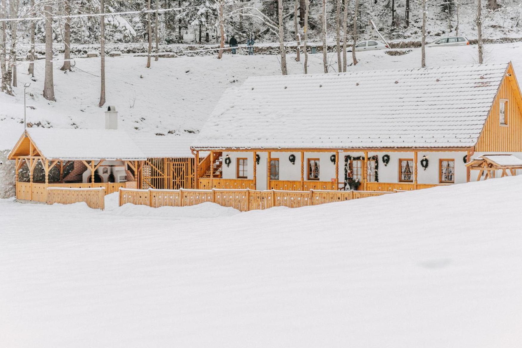 Lolo Park Resort Lacu Rosu Exterior photo